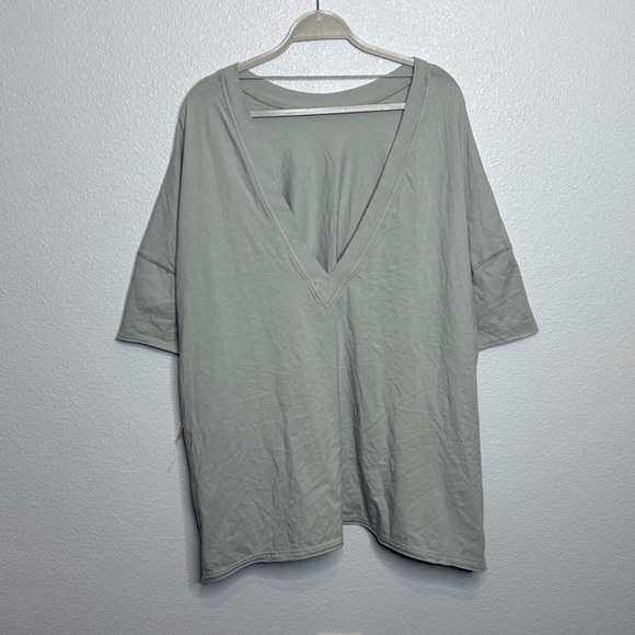 NWT Free People Movement Hot Shot Reversible Tee Light Gray M - Picture 4 of 5